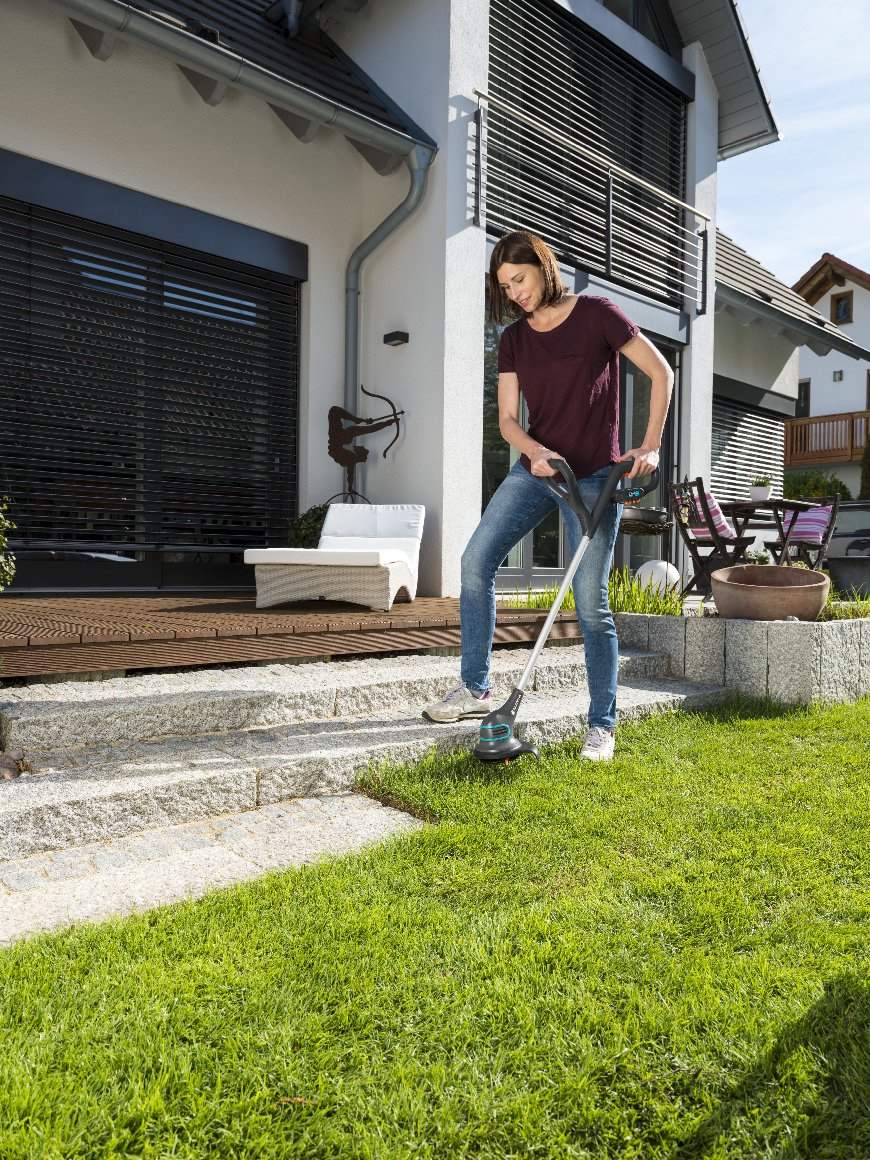Gardena Akku-Trimmer SmallCut Li-23R mit integriertem Li-Ionen-Akku