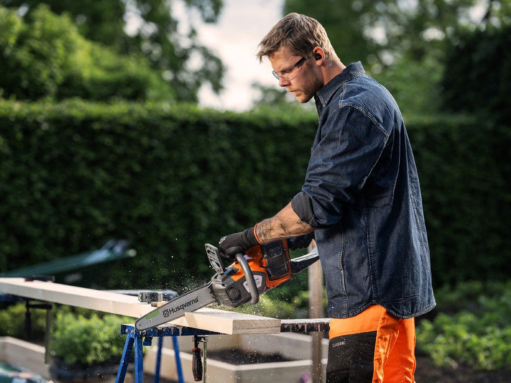 Husqvarna Akku-Motorsäge 215i ohne Akku und Ladegerät