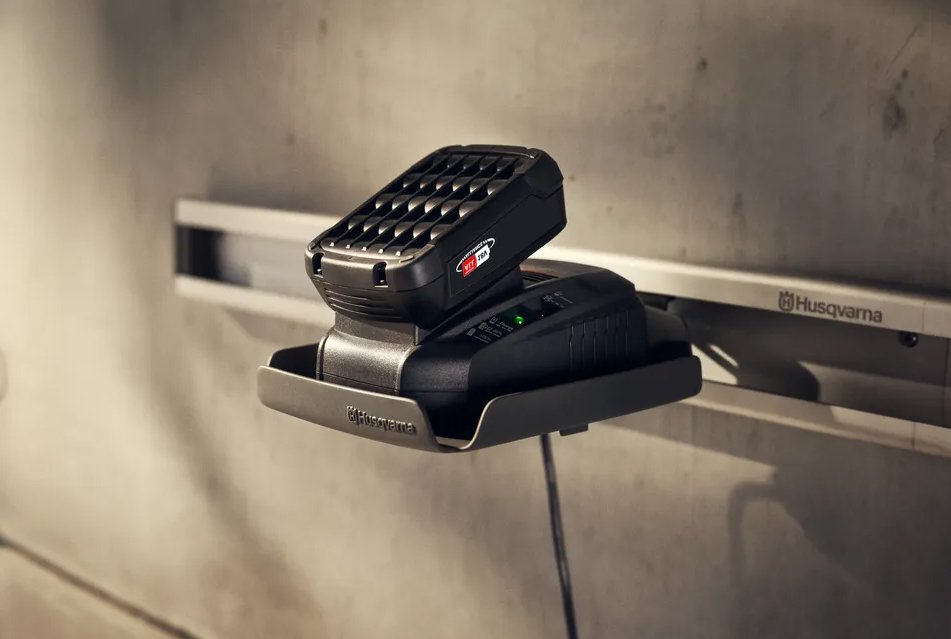 Husqvarna Akku-Astsäge Aspire P8X-P4A mit Akku und Ladegerät