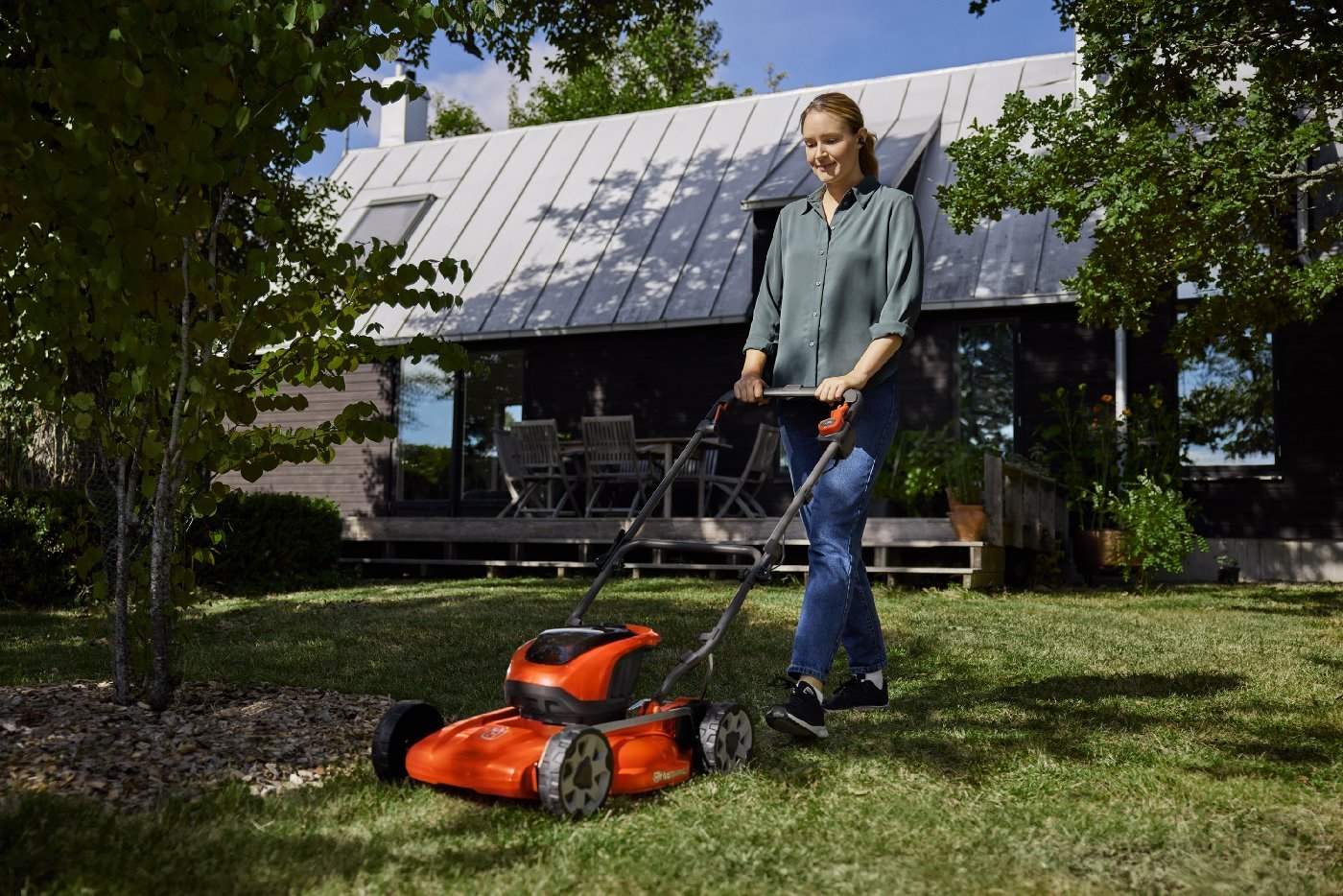 Husqvarna Akku-Mulchmäher LB 144i mit Akku B140 und Ladegerät C80