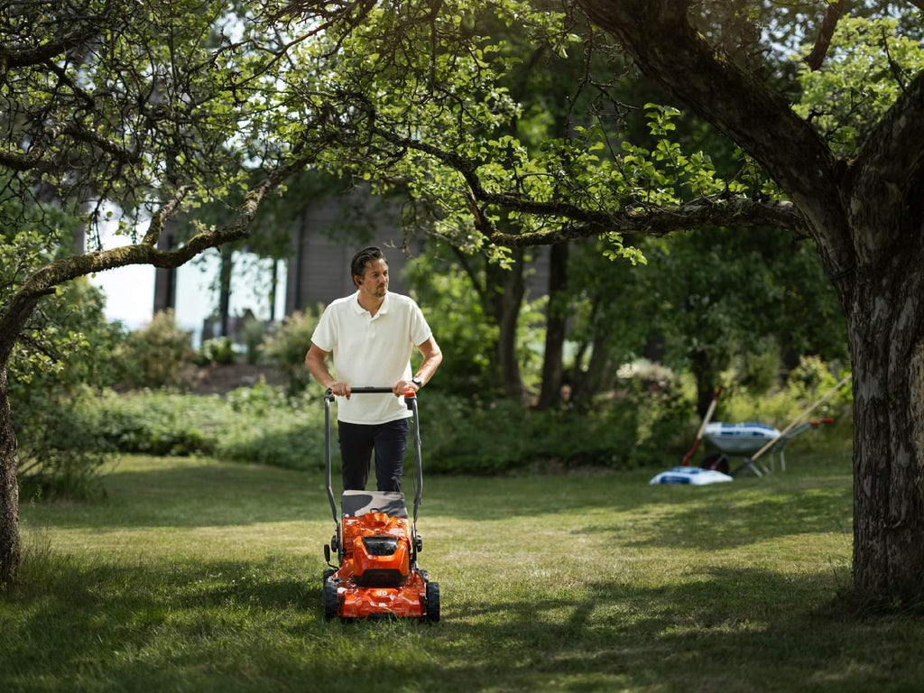 Husqvarna Akku-Rasenmäher LC 251iS ohne Akku und Ladegerät