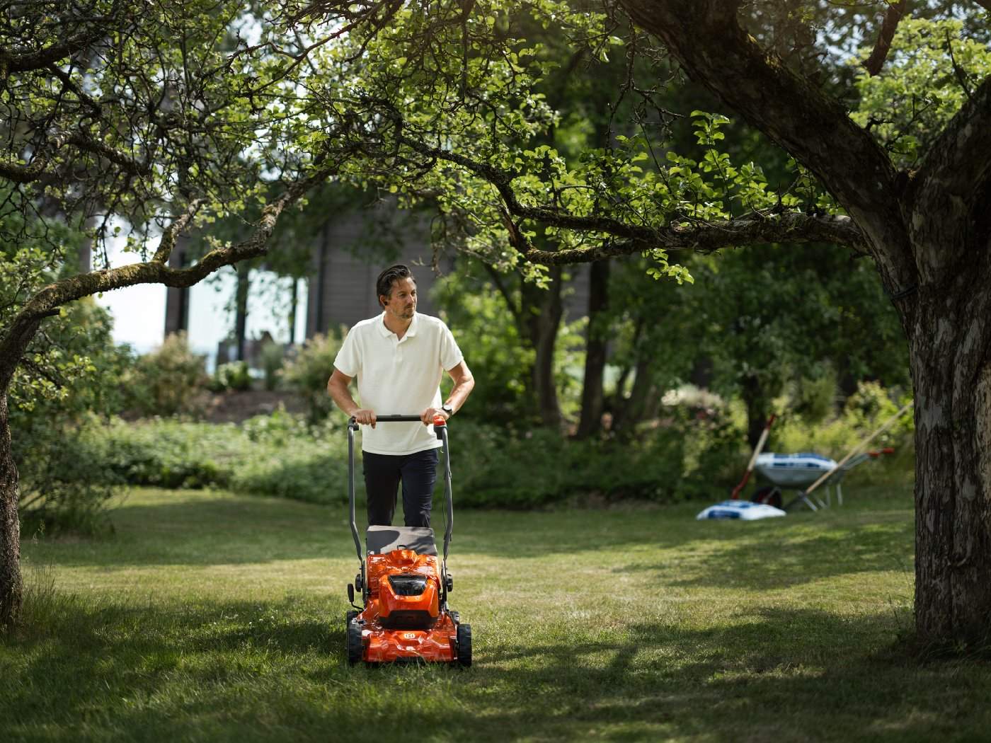 Husqvarna Akku-Rasenmäher LC 251iS ohne Akku und Ladegerät