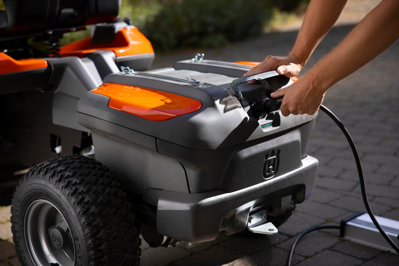 Husqvarna Ladegerät PS300C - Modell 2025