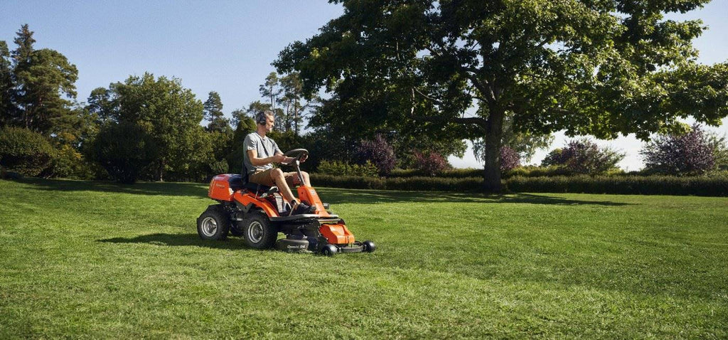 Husqvarna Profi-Frontmäher R 214TC mit Mähdeck Combi 94