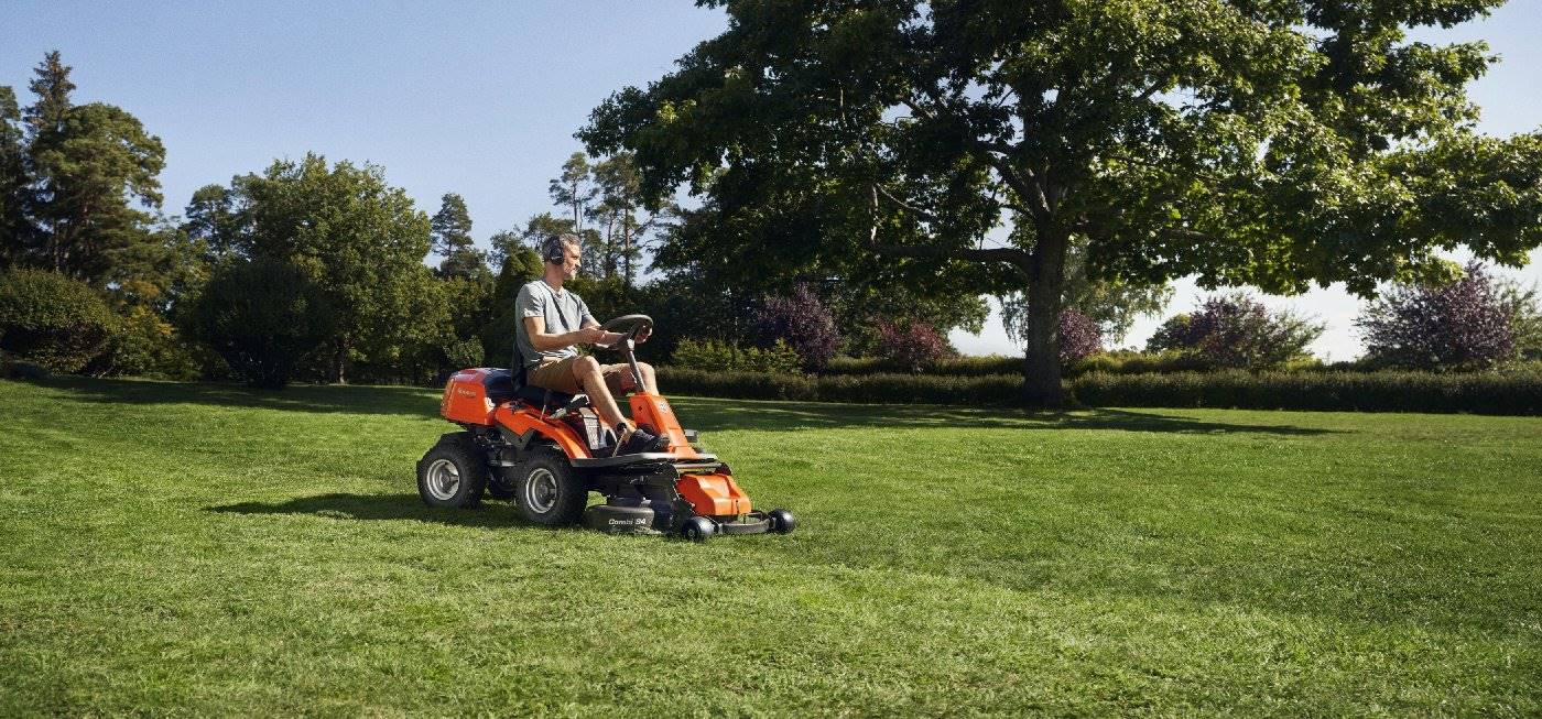 Husqvarna Profi-Frontmäher R 214TC mit Mähdeck Combi 94