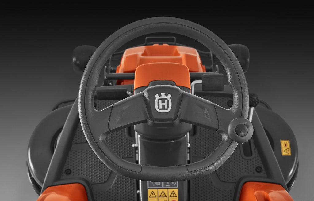 Husqvarna Profi-Frontmäher R 216T AWD Combi 103 Winterpaket mit Schneeschild und Gummileiste