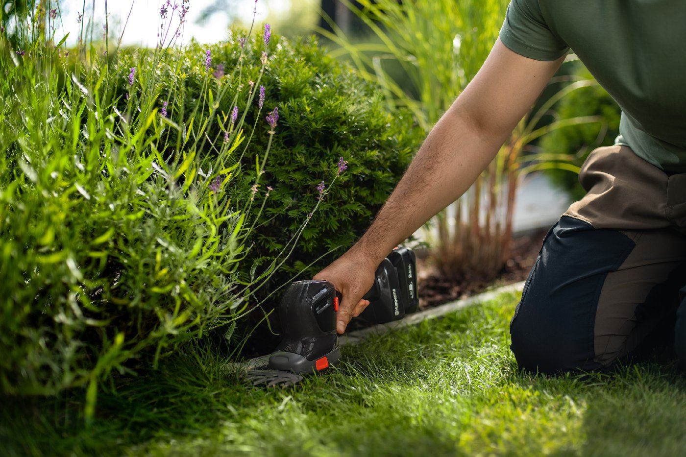 Husqvarna Aspire Akku 2-in-1 Gras- und Strauchschere Set S20-P4A ohne Stab mit Akku B36 und Ladegerät C50