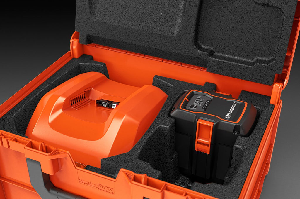 Husqvarna Akkubox Set L mit 2 x Akku B360X, Ladegerät C50X und Transportbox BC1‑UN