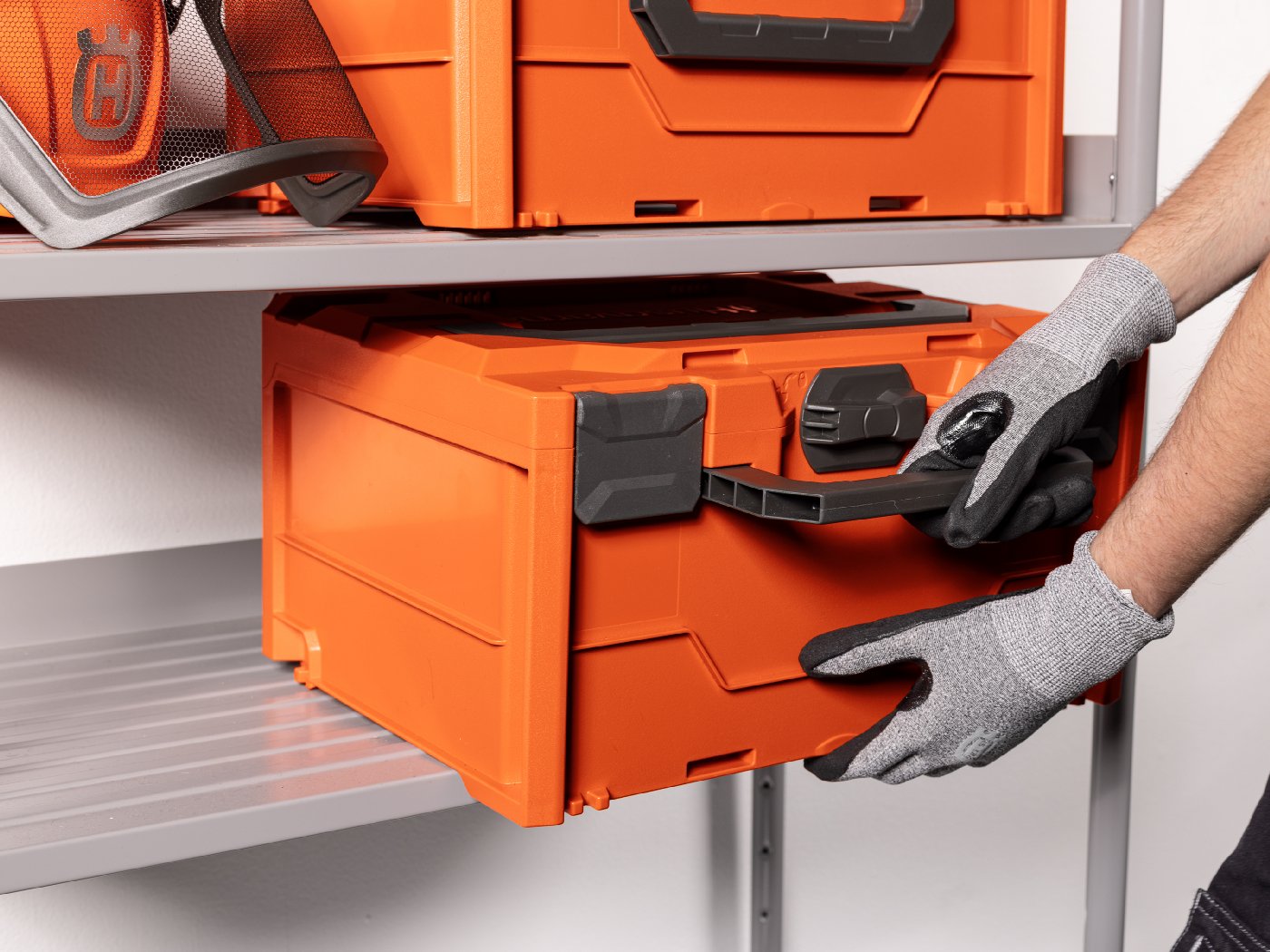 Husqvarna Akkubox Set L mit 2 x Akku B360X, Ladegerät C50X und Transportbox BC1‑UN