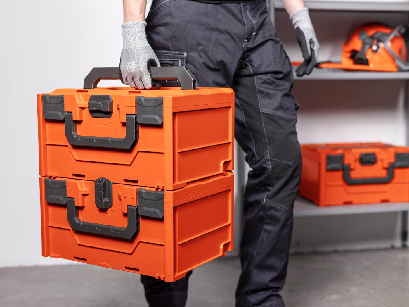 Husqvarna Akkubox Set L mit 2 x Akku B360X, Ladegerät C50X und Transportbox BC1‑UN