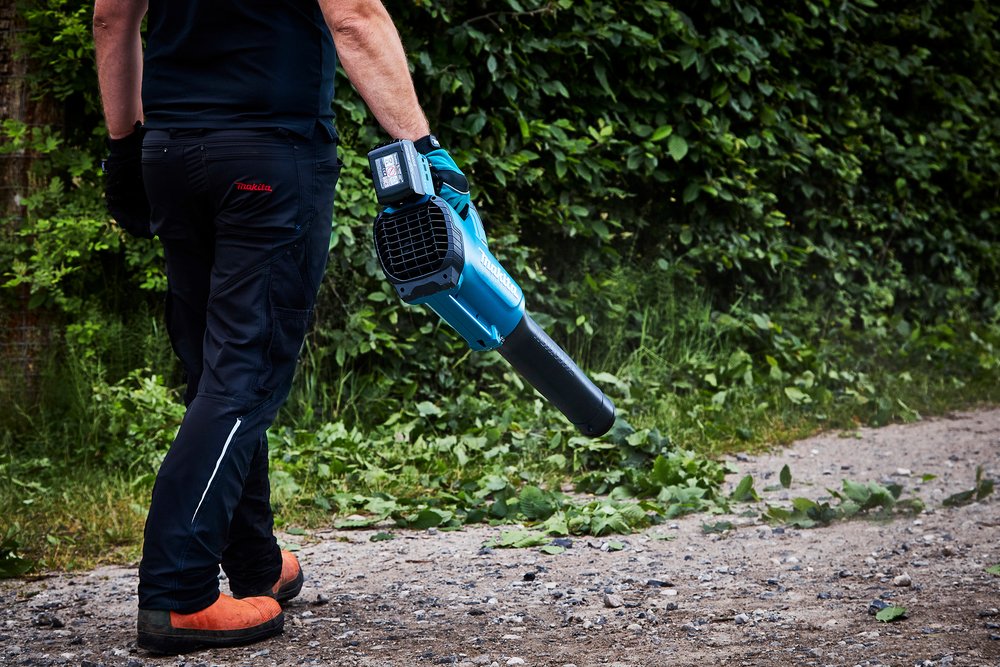 Makita Akku-Laubbläser DUB184RF mit 3,0 Ah Akku & Ladegerät