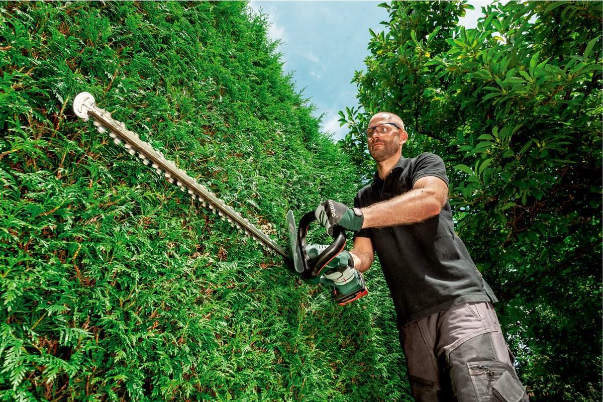 Metabo Akku-Heckenschere AHS 18-55 V - Inkl. 2 LiHD Akkus und Ladegerät
