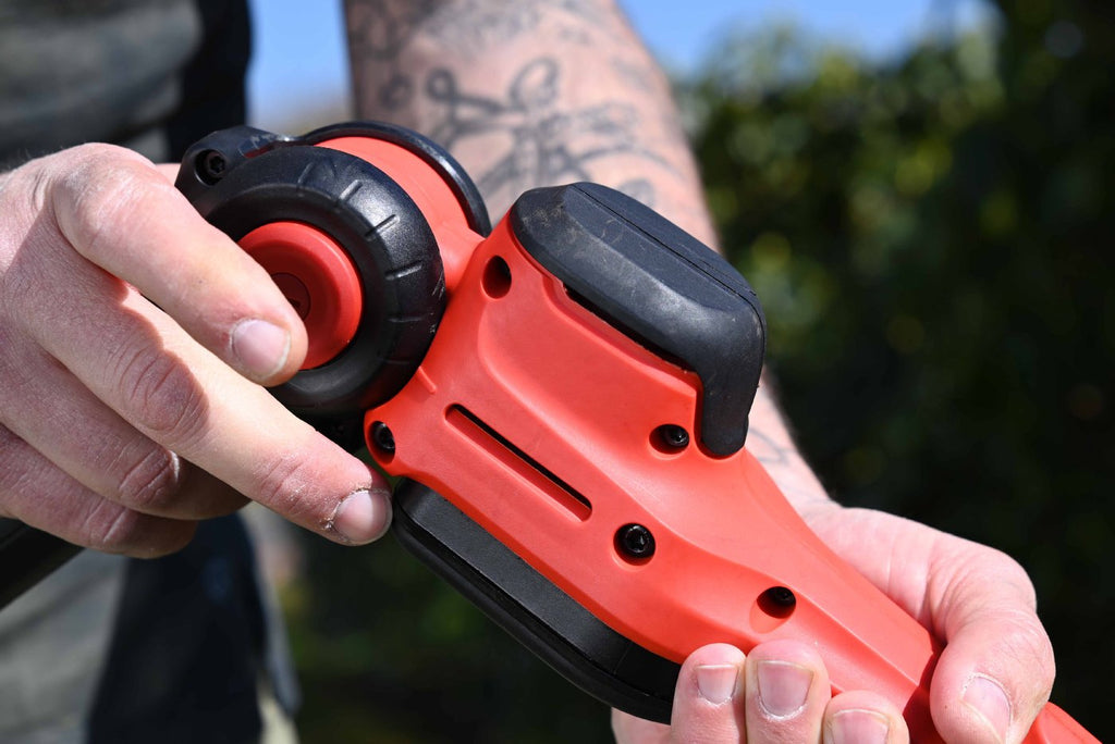 Sabo Akku-Motorsäge CT Combi-Tool mit Akku 4Ah und Standard-Ladegerät - Heckenscheren- und Sägeaufsatz