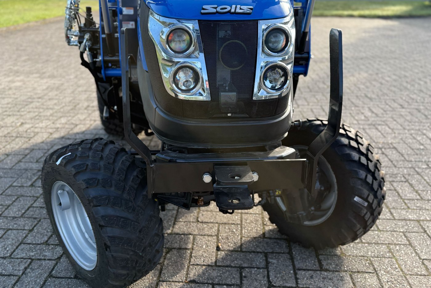 Solis Bereifung Galaxy Pro: vorne: 220/55R12, hinten: 280/70R16