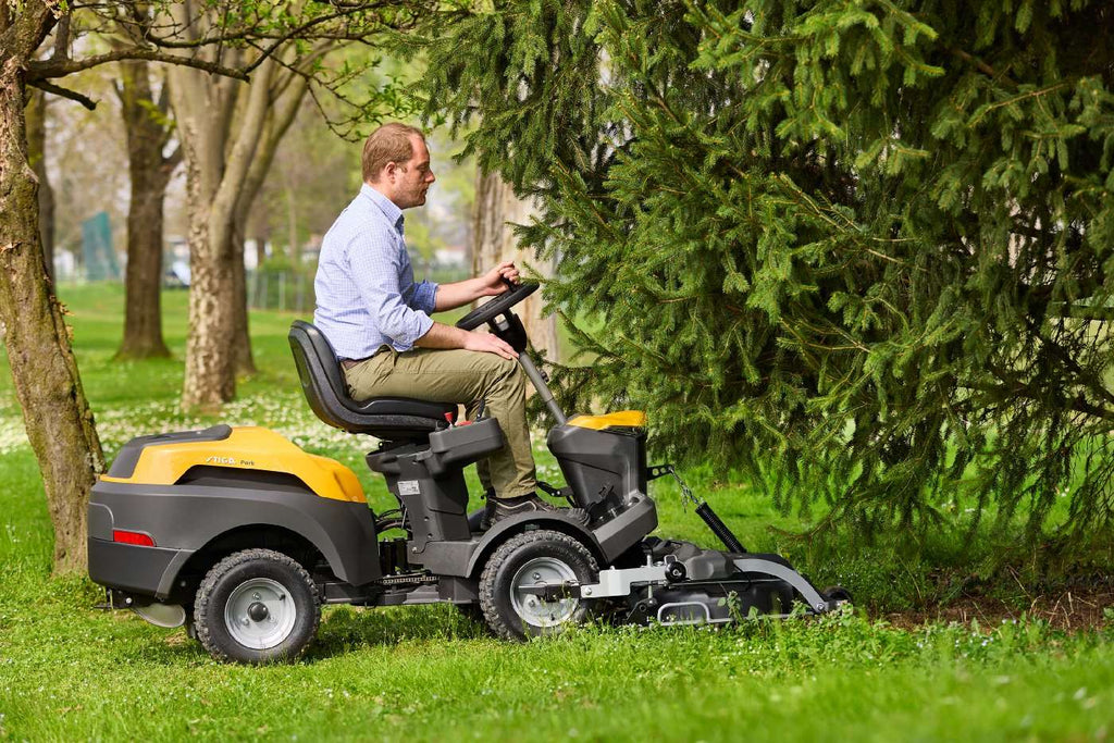 Stiga Frontmäher Park 500 WX mit Mähdeck Combi Pro 110 Q Plus