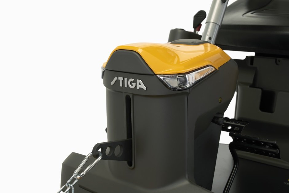 Stiga Frontmäher Park 500 W Winterpaket mit Mähwerk Combi 100 Q Plus, 120 cm Schneeschild und Schneeketten