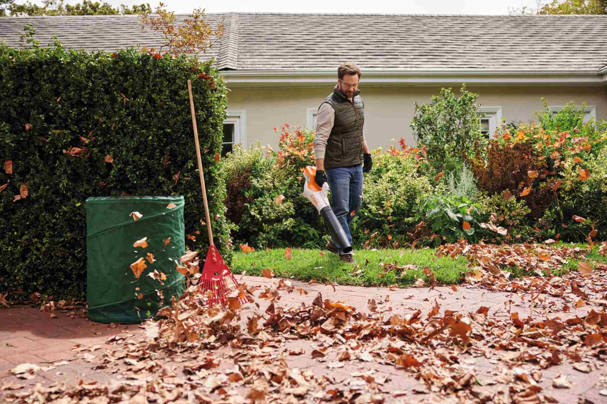 STIHL Akku Laubbläser BGA 50 ohne Akku und Ladegerät