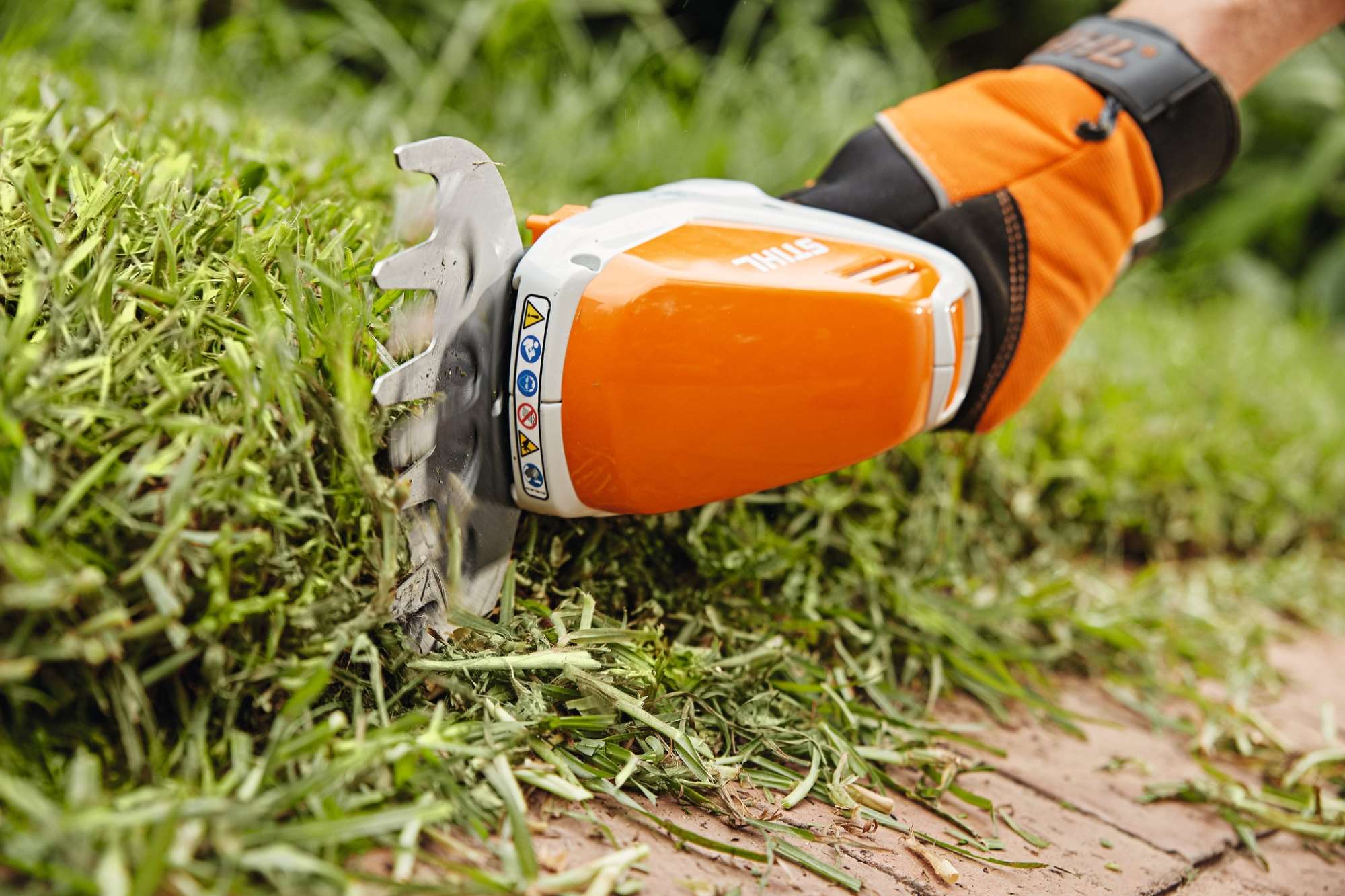 STIHL Akku-Strauchschere HSA 26, Set mit Akku AS 2 und Ladegerät ALS 31