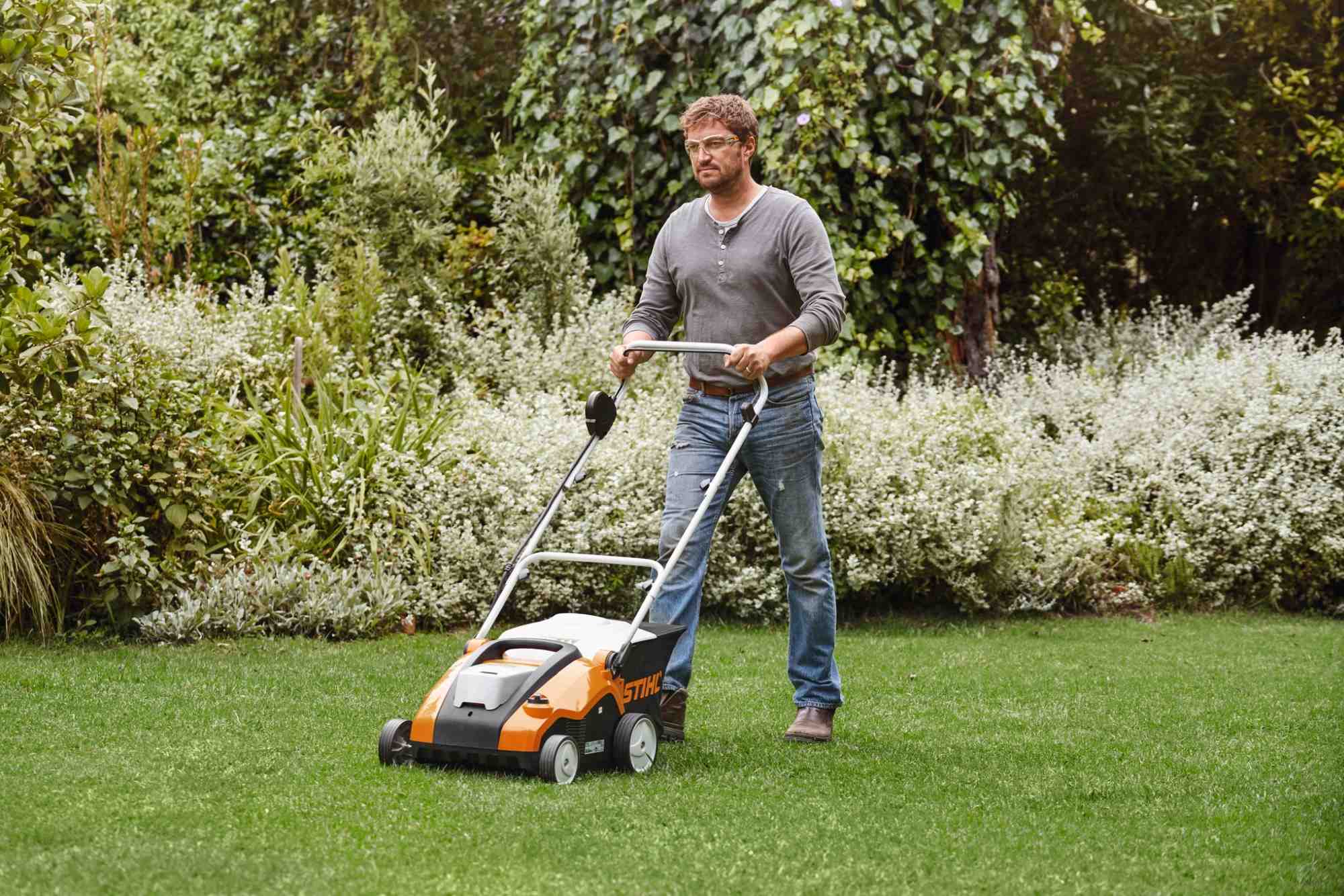 STIHL Akku-Vertikutierer RLA 240 ohne Akku und Ladegerät