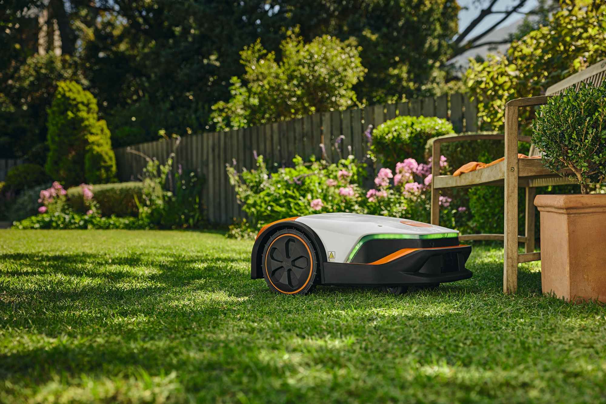 STIHL Mähroboter iMOW 7 für sehr große Rasenflächen