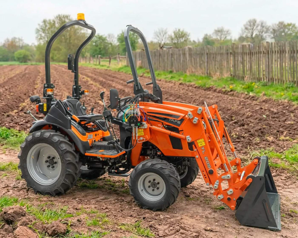 Tafe Allrad-Universalschlepper 6020M mit  Frontlader und OPG-Schutzvorrichtung Grundmaschine ohne Bereifung