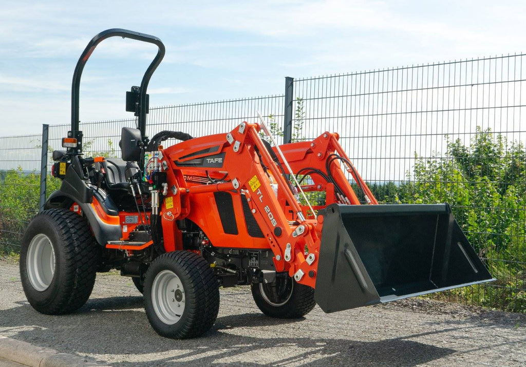 Tafe Allrad-Universalschlepper 6020M mit  Frontlader und OPG-Schutzvorrichtung Grundmaschine ohne Bereifung