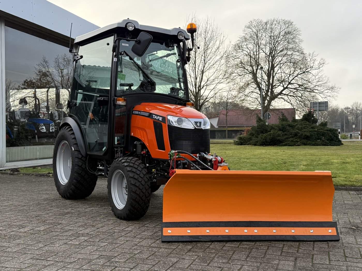 Tafe Allrad-Universalschlepper 6028H KB mit Winterpaket und Kommunalbereifung