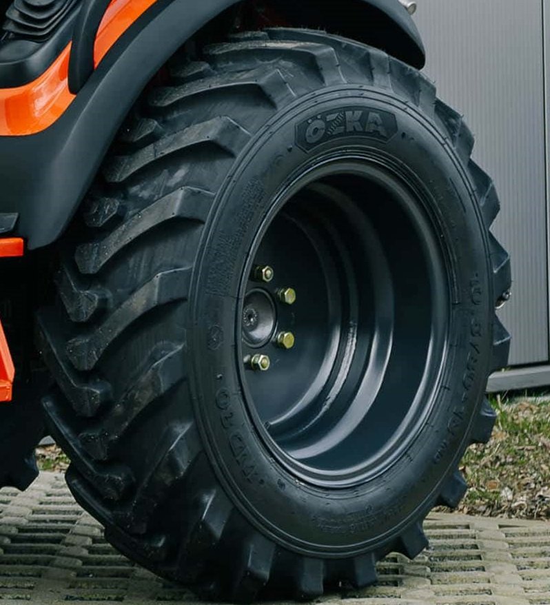 Tafe Industriebereifung vorne 23x8.50-12, hinten 10.5/80-18