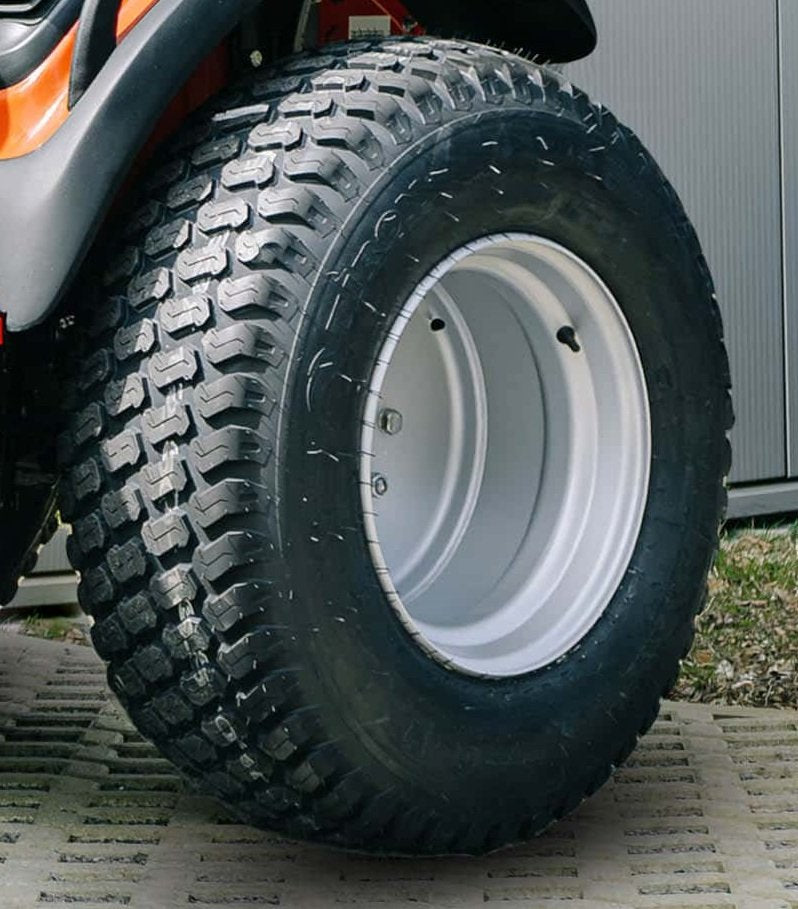 Tafe Rasenbereifung vorne 23x8.50-12, hinten 33x15.50-16.5