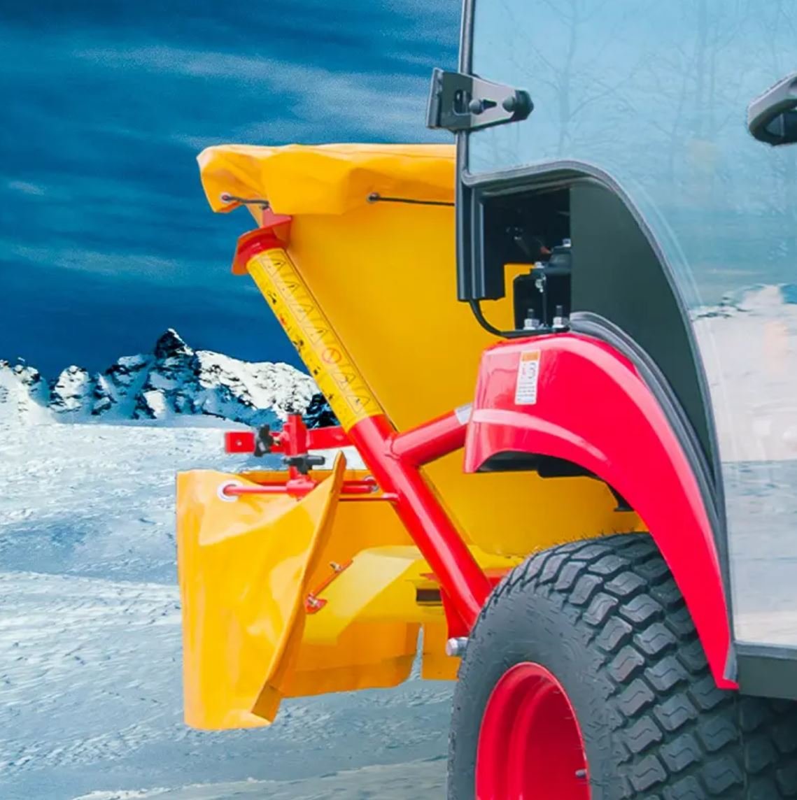 Tym Allrad-Kompakttraktor T255 HST mit Winterpaket Kabine, Schneeschild und Streuer