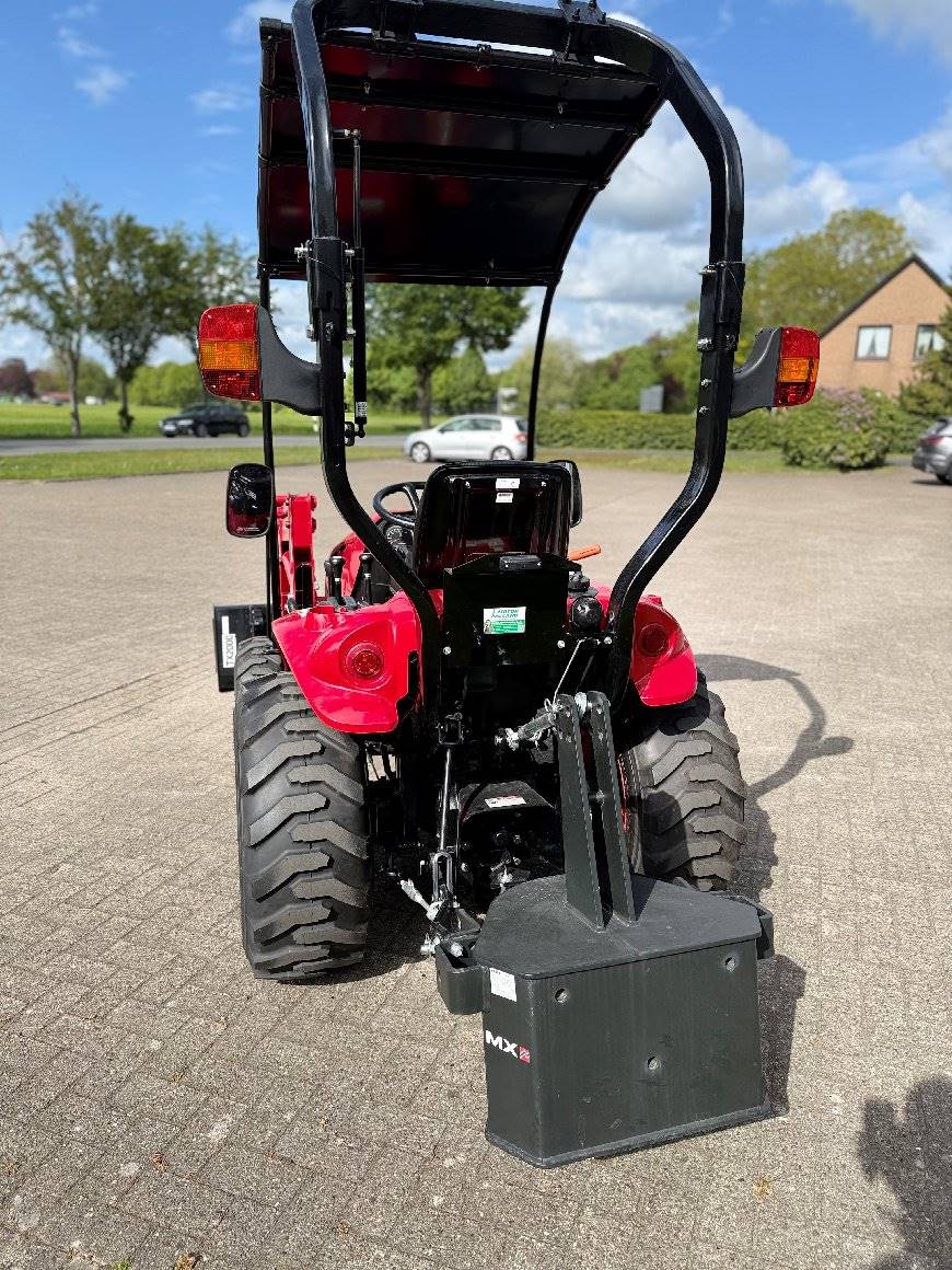 Tym Allrad-Kompakttraktor T265 HST mit Industriebereifung, Frontlader, Palettengabel, OPG-Dach -Vorführer