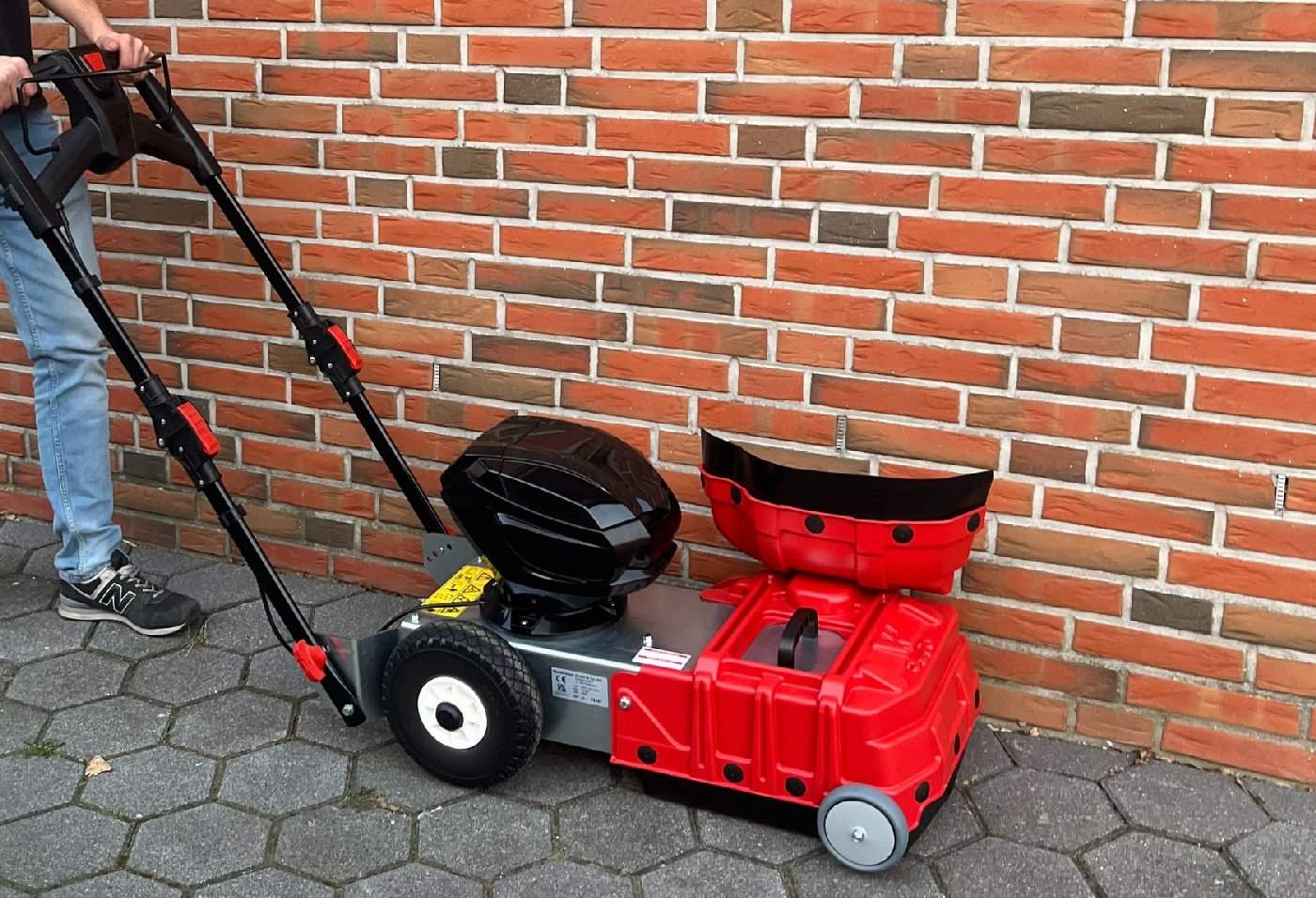 Westermann Akku-Wildkrautbürste WKB 330 Akku inkl. 2x Akkus und 1x Ladegerät