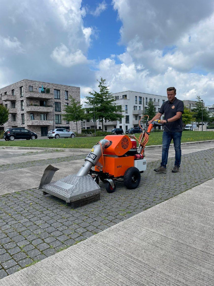 Zacho Unkrautbeseitigung  mit Heißluft UKB 655 E e-Serie - Akkuantrieb