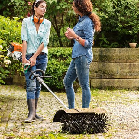 STIHL Kehrbürste-Aufsatz für Kombimotor KB-KM - MotorLand.at