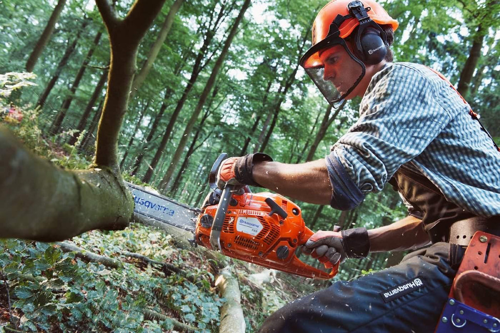 Husqvarna Profi Benzin Motorsäge 555 / 45 - Modell 2023 - MotorLand.at