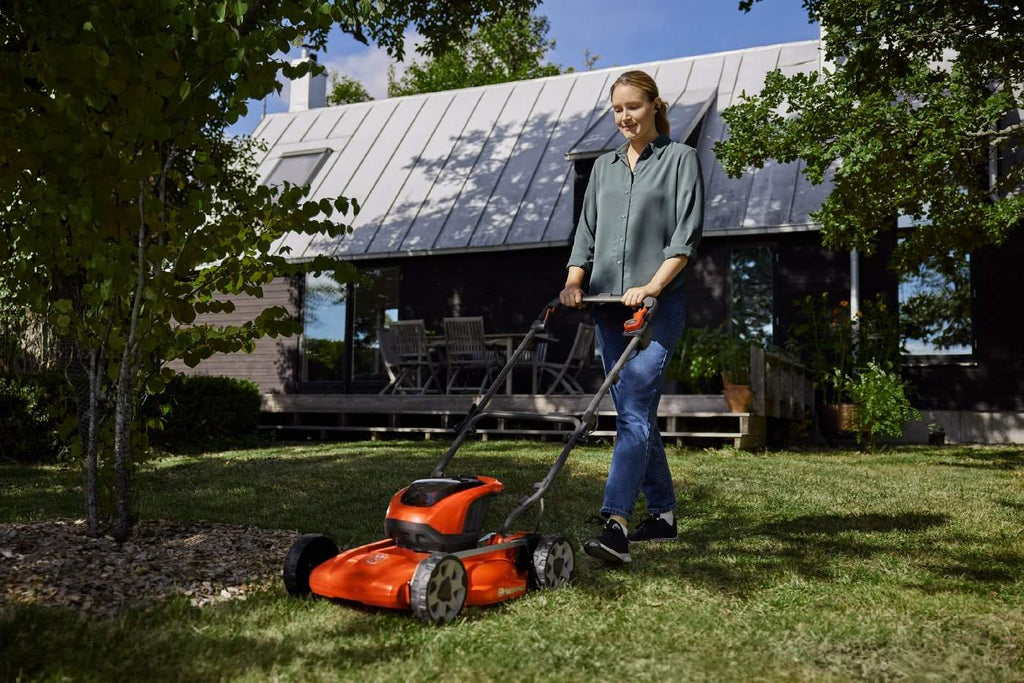 Husqvarna Akku-Mulchmäher LB 144i - ohne Akku u. Ladegerät