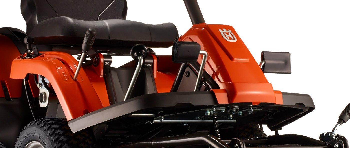 Husqvarna Frontmäher R 112C mit Mähdeck Combi 85 - Winterpaket mit Schneeschild, Gummileiste und Schneeketten - Modell 2023 - MotorLand.at
