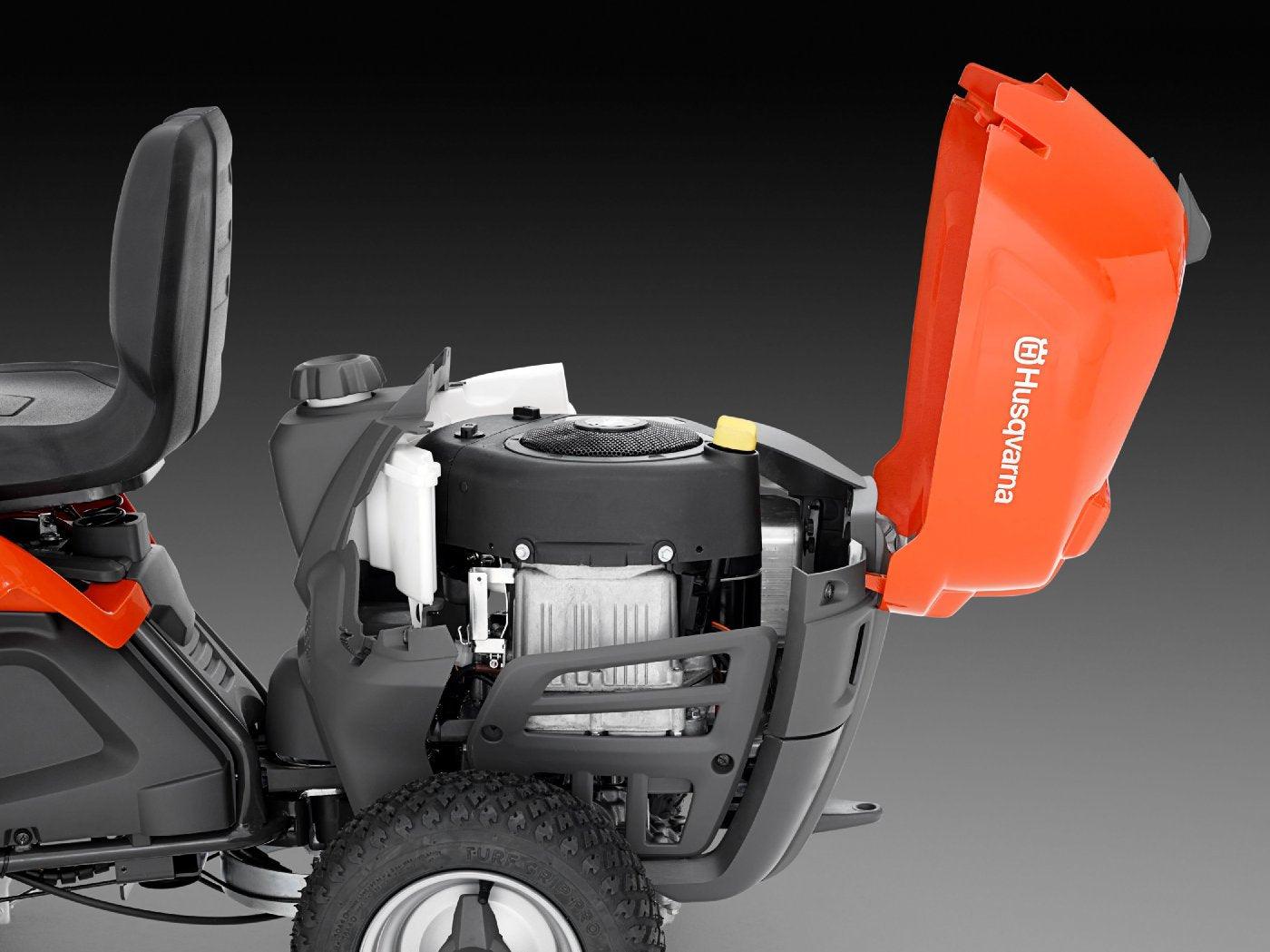Husqvarna Frontmäher R 112C mit Mähdeck Combi 85 - Winterpaket mit Schneeschild, Gummileiste und Schneeketten - Modell 2023 - MotorLand.at
