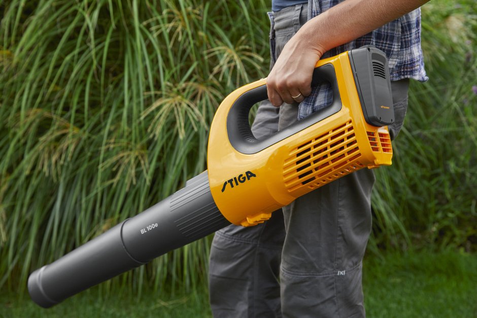 Stiga Akku Laubbläser BL 100 e Kit 20 V - mit Akku und Ladegerät
