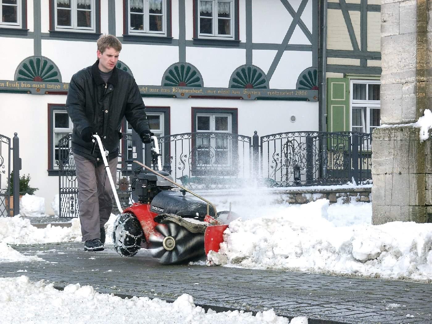 Tielbürger Schmutz- und Schneekehrmaschine tk48 Briggs&Stratton 675 iS - Modell 2023 - MotorLand.at